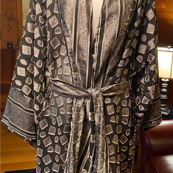 Victoria’s Secret COLLECTION Silver and Black Robe - Picture 1 of 8